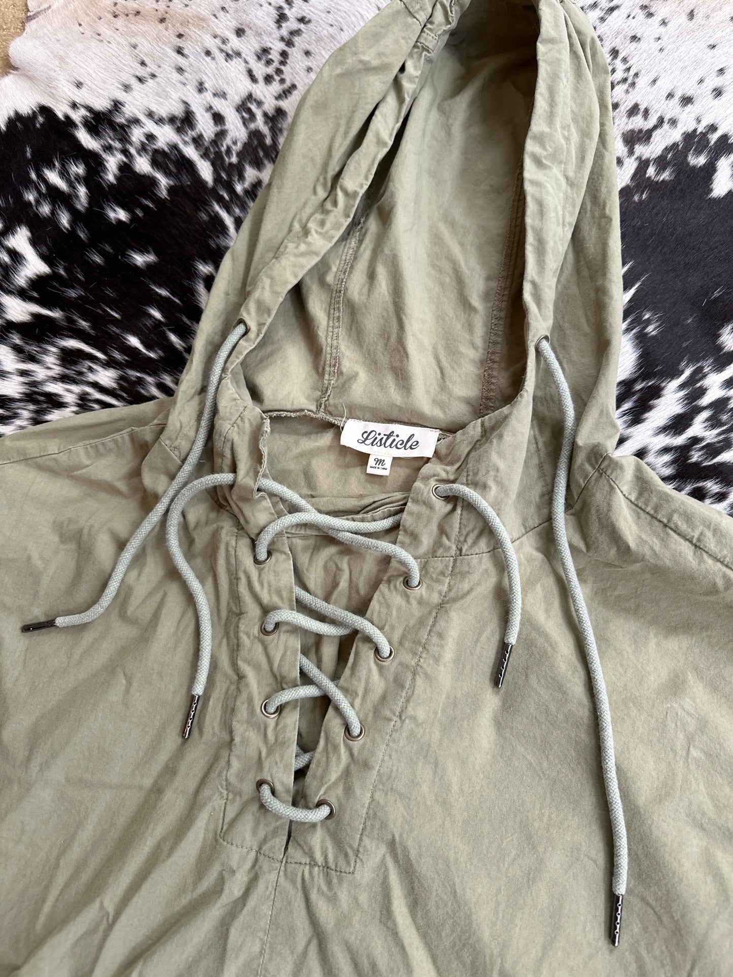 Medium green boutique pullover