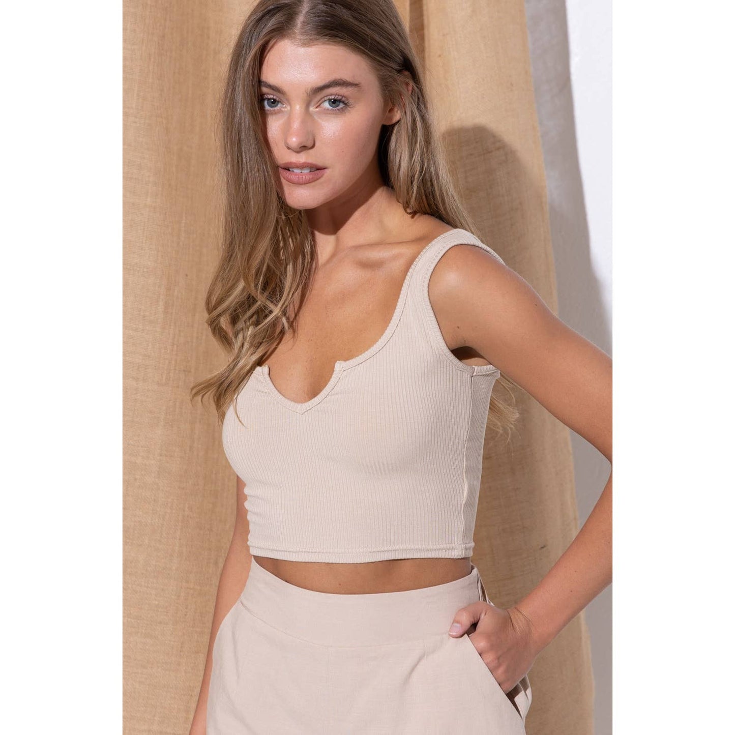 Ribbed cropped tank top (taupe)