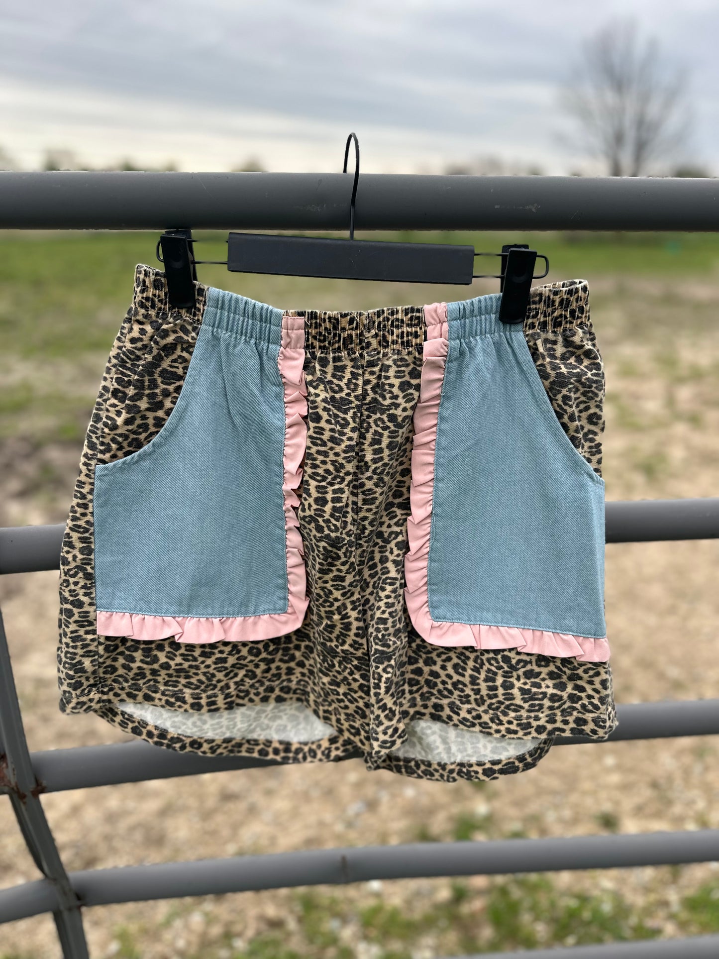 WITTY WILD SHORTS