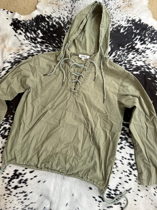 Medium green boutique pullover