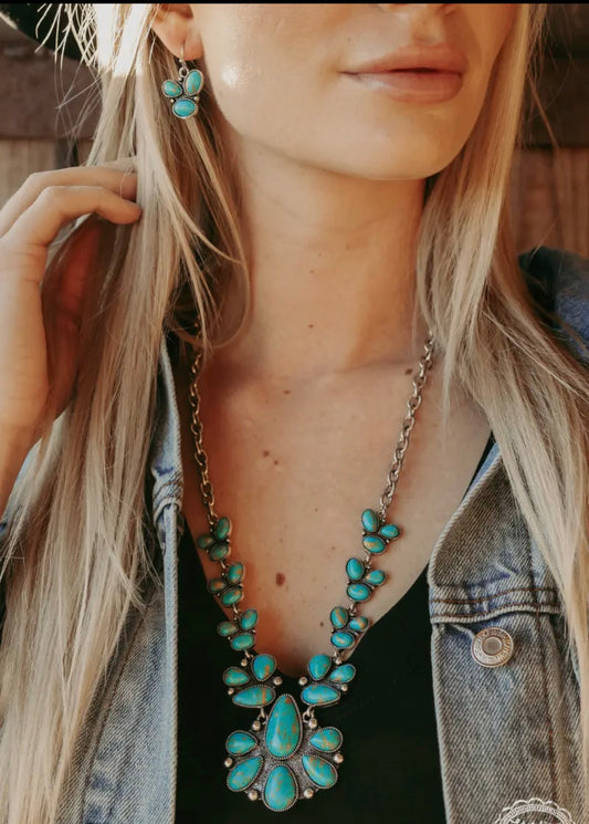 Stage coach trails necklace